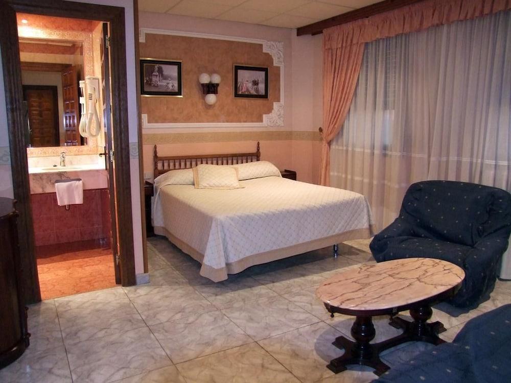 Hotel Montearagon Уэска Экстерьер фото