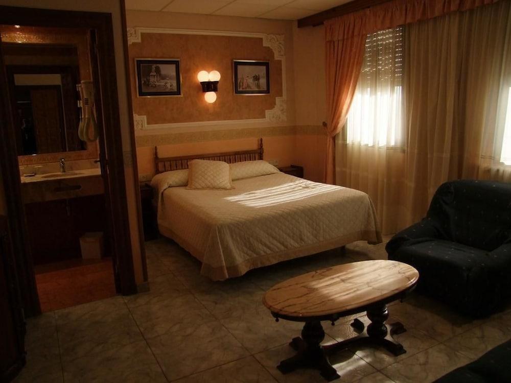 Hotel Montearagon Уэска Экстерьер фото