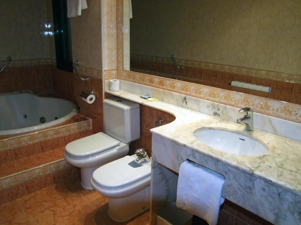 Hotel Montearagon Уэска Экстерьер фото