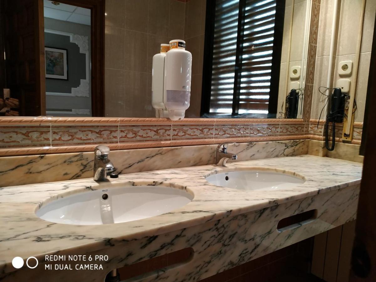 Hotel Montearagon Уэска Экстерьер фото